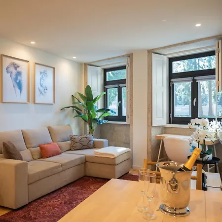 Апартаменты Cosy House Downtown With Swimming Pool And Ac Порту